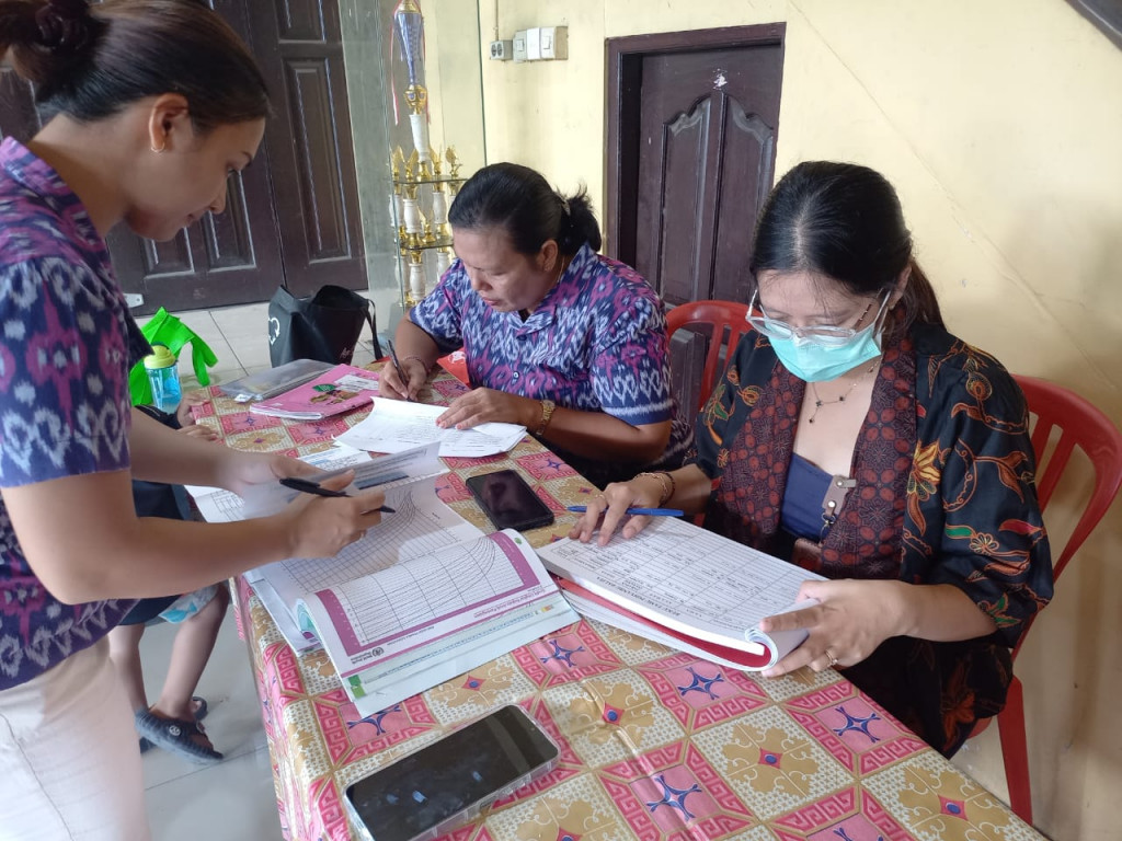 PELAKSANAAN KEGIATAN POSYANDU BALITA DI BANJAR PANDE PEMARON MUNGGU